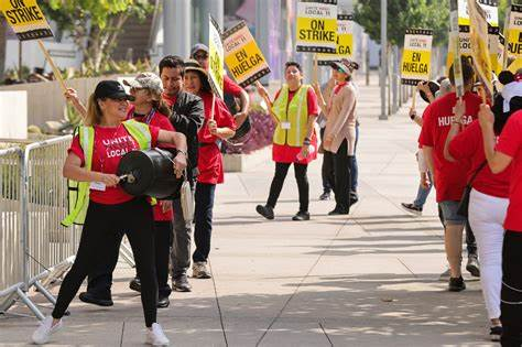 Hotel workers strike , Los Angeles, 